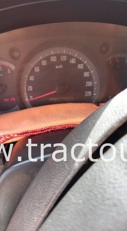 À vendre Camionnette 2 portes avec benne Isuzu D-max 2.5 TD LS importée du Khalij complet