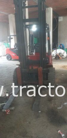 À vendre Chariot élévateur diesel Nissan 3 tonnes complet