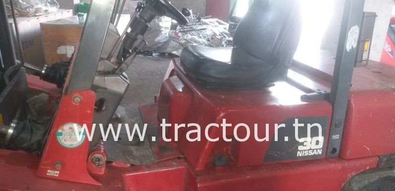 À vendre Chariot élévateur diesel Nissan 3 tonnes complet