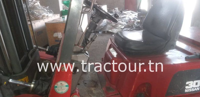 À vendre Chariot élévateur diesel Nissan 3 tonnes complet