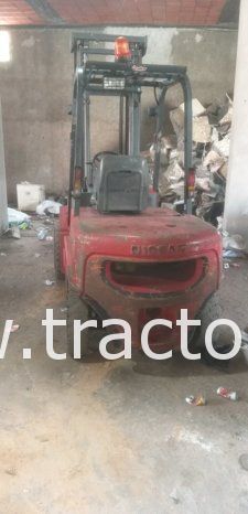 À vendre Chariot élévateur diesel Nissan 3 tonnes complet