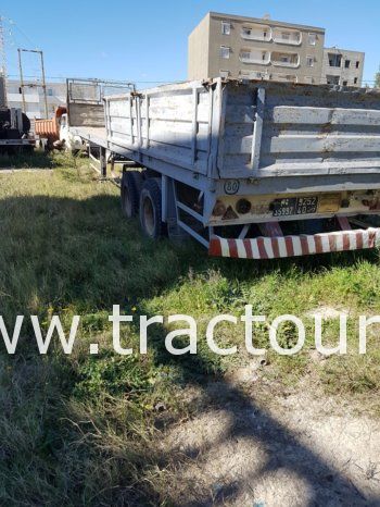 À vendre Semi remorque plateau avec ridelles Comet complet