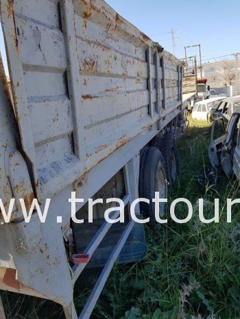 À vendre Semi remorque plateau avec ridelles Comet complet