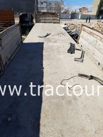 À vendre Semi remorque plateau avec ridelles Comet complet