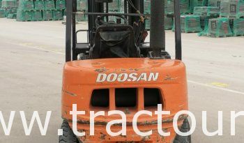 À vendre Chariot élévateur diesel 3 tonnes Doosan 30 (2013) complet