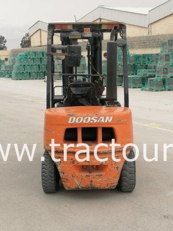 À vendre Chariot élévateur diesel 3 tonnes Doosan 30 (2013) complet