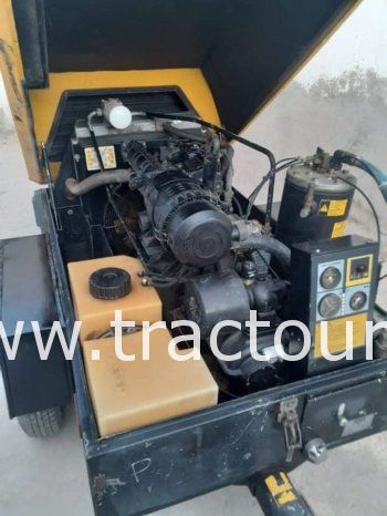 À vendre Compresseur à vis Kaeser M38 avec moteur Deutz F3L  et marteau piqueur pneumatique avec tuyau d’air complet