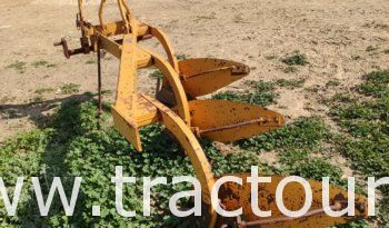 À vendre Tracteur Fiat – New Holland 80-66S avec presse à paille Deutz et Charrue à 3 socs Huard complet