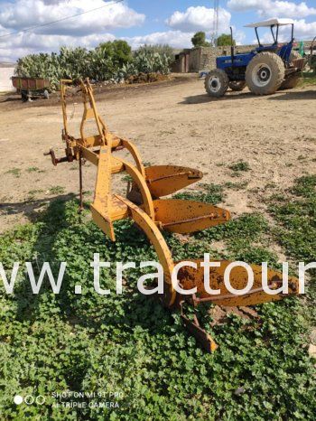 À vendre Tracteur Fiat – New Holland 80-66S avec presse à paille Deutz et Charrue à 3 socs Huard complet