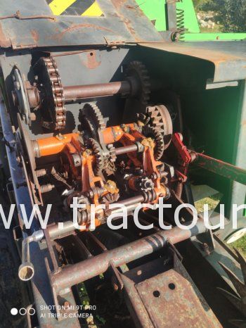 À vendre Tracteur Fiat – New Holland 80-66S avec presse à paille Deutz et Charrue à 3 socs Huard complet