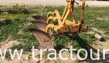 À vendre Tracteur Fiat – New Holland 80-66S avec presse à paille Deutz et Charrue à 3 socs Huard complet