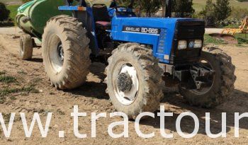 À vendre Tracteur Fiat – New Holland 80-66S avec presse à paille Deutz et Charrue à 3 socs Huard complet