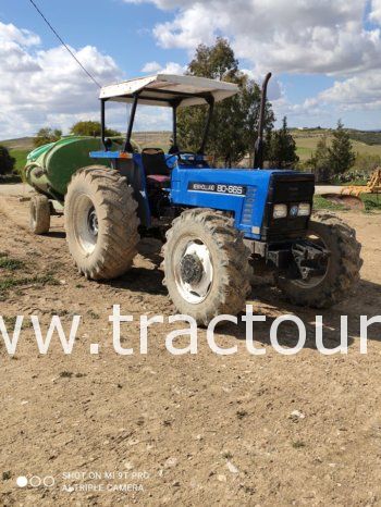 À vendre Tracteur Fiat – New Holland 80-66S avec presse à paille Deutz et Charrue à 3 socs Huard complet