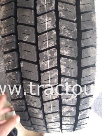 À vendre Pneus poids lourd Fulda 315/70 R22.5 (PONT et DIRECTION) complet