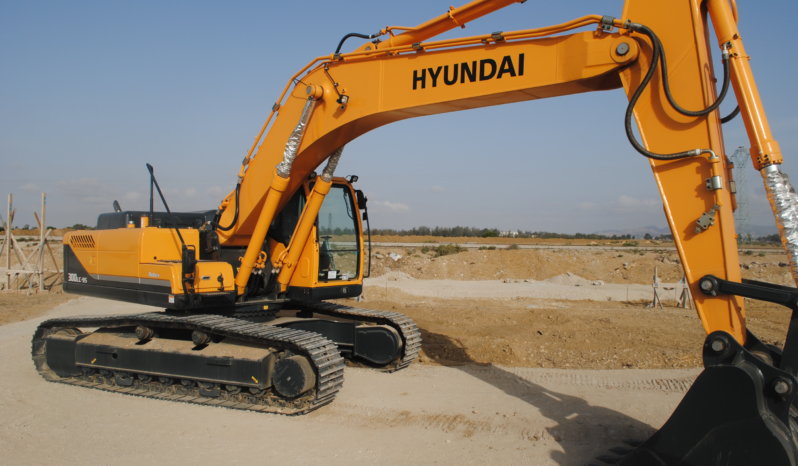 À vendre Pelle sur chenilles avec godet Hyundai Robex 300 NLC-9S – 30 tonnes (2015) complet