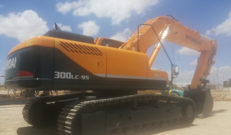 À vendre Pelle sur chenilles avec godet Hyundai Robex 300 NLC-9S – 30 tonnes (2015) complet