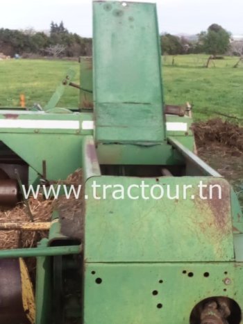 À vendre Moissonneuse batteuse John Deere 950 avec presse à paille brissa John Deere 342 complet