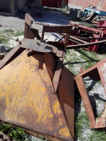 À vendre Ferraille matériel agricole complet