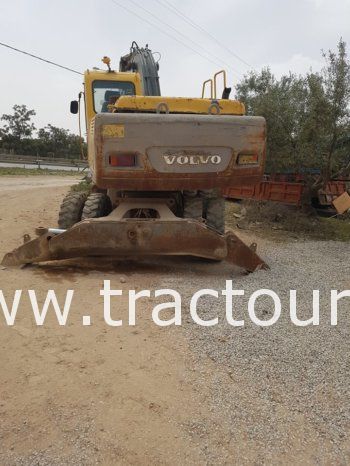 À vendre Pelle sur pneus avec godet Volvo (2009) complet