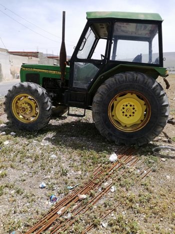 À vendre Tracteur avec cabine John Deere 2300 complet