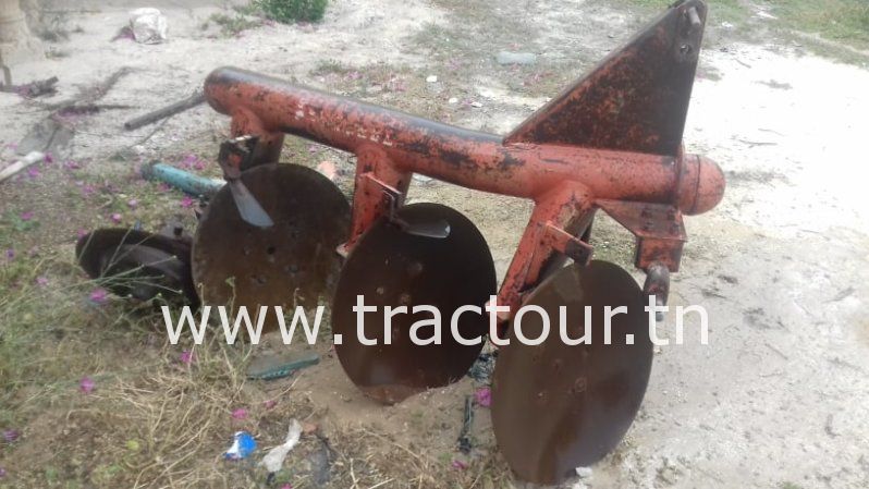À vendre Charrue à 3 disques – 66 cm complet