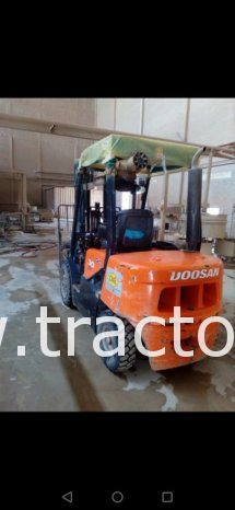À vendre Chariot élévateur diesel 3 tonnes Doosan 30 (2014) complet