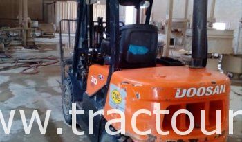À vendre Chariot élévateur diesel 3 tonnes Doosan 30 (2014) complet