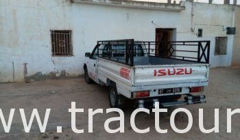 À vendre Camionnette 2 portes avec benne Isuzu 2.5D complet