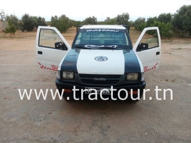 À vendre Camionnette 2 portes avec benne Isuzu 2.5D complet