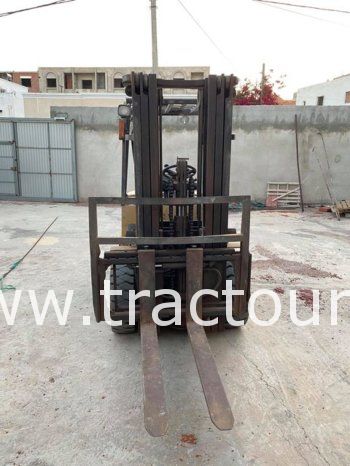 À vendre Chariot élévateur diesel 3 tonnes moteur Isuzu complet