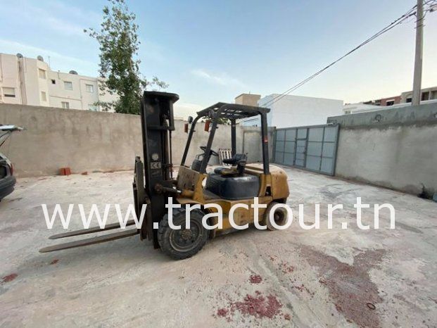 À vendre Chariot élévateur diesel 3 tonnes moteur Isuzu complet