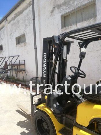 À vendre Chariot élévateur diesel Hyundai 3 tonnes avec carte grise (2014) complet