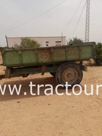 À vendre Tracteur avec matériels Massey Ferguson 260 avec semi remorque agricole benne et citerne complet