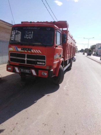 À vendre Camion plateau avec ridelles Fiat Iveco 110/14 moteur 135/14 complet
