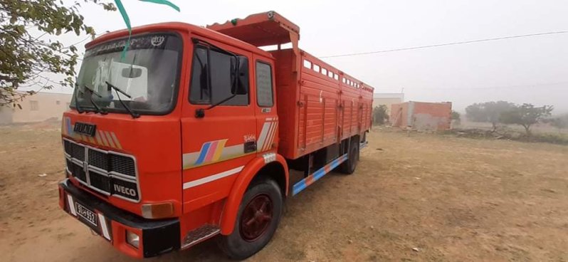 À vendre Camion plateau avec ridelles Fiat Iveco 110/14 moteur 135/14 complet