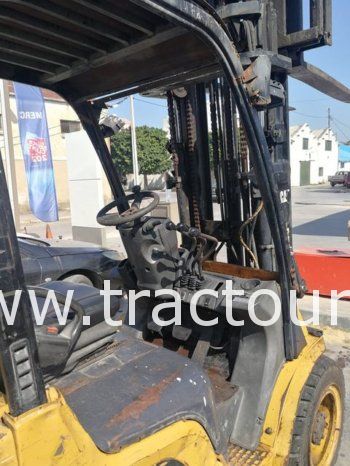À vendre Chariot élévateur diesel 3 tonnes (2006) complet