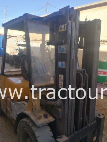 À vendre Chariot élévateur diesel Caterpillar DP30N avec carte grise (2000) complet