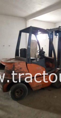 À vendre Chariot élévateur diesel – 3 tonnes (2006) complet