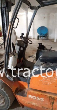 À vendre Chariot élévateur diesel – 3 tonnes (2006) complet