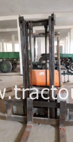 À vendre Chariot élévateur diesel – 3 tonnes (2006) complet