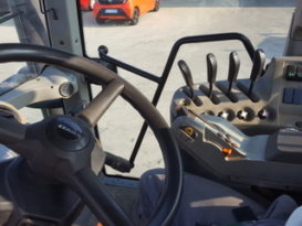 À vendre Tracteur avec cabine – complet