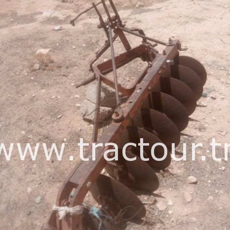 À vendre Tracteur Same 70 avec déchaumeuse à 9 disques et semi remorque agricole citerne complet