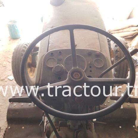 À vendre Tracteur John Deere 2130 (1981) complet