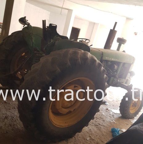 À vendre Tracteur John Deere 2130 (1981) complet