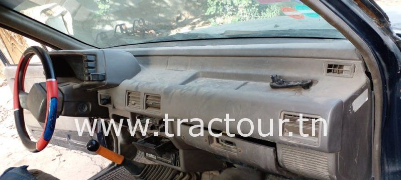 À vendre Camionnette 2 portes avec benne Isuzu complet