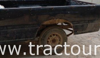 À vendre Camionnette 2 portes avec benne Isuzu complet