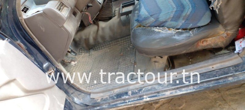 À vendre Camionnette 2 portes avec benne Isuzu complet