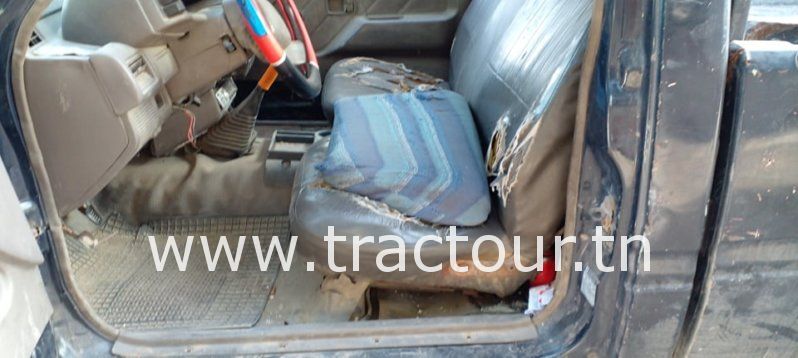À vendre Camionnette 2 portes avec benne Isuzu complet