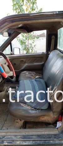 À vendre Camionnette 2 portes avec benne Isuzu complet