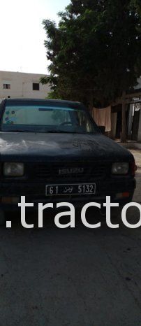 À vendre Camionnette 2 portes avec benne Isuzu complet